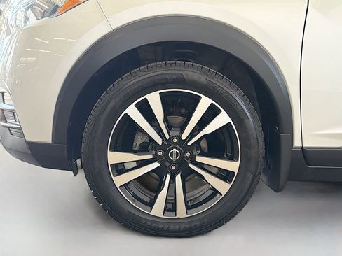 Used 2018 Nissan Kicks SV image 28