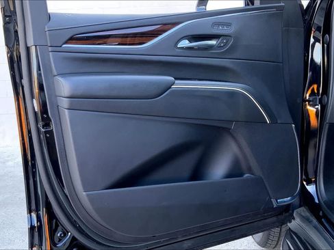 Used 2023 Cadillac Escalade ESV Luxury RWD image 27