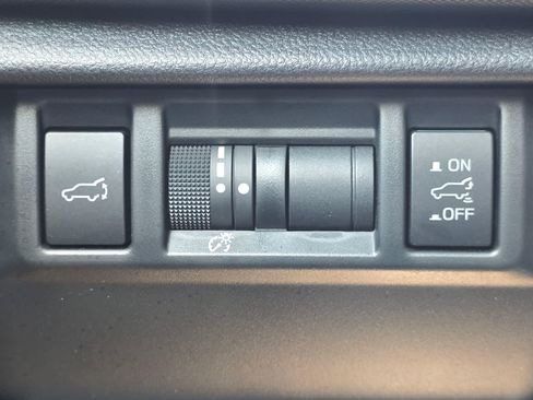 Certified 2025 Subaru Forester Premium AWD/4WD image 18