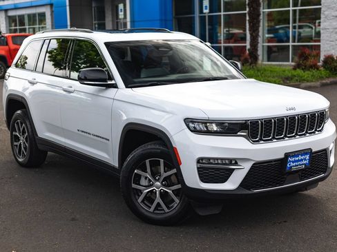 Used 2024 Jeep Grand Cherokee Limited AWD/4WD image 2