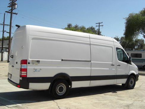 Used 2015 Mercedes-Benz Sprinter 2500 image 13