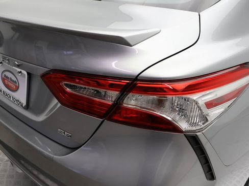 Certified 2020 Toyota Camry SE image 9