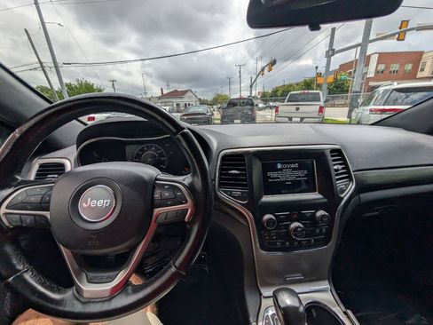 Used 2020 Jeep Grand Cherokee Laredo RWD image 21