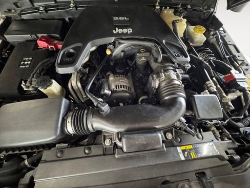 Used 2018 Jeep Wrangler Unlimited Sport S AWD/4WD image 7