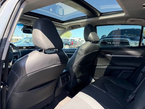 Used 2018 Toyota Camry XLE image 22