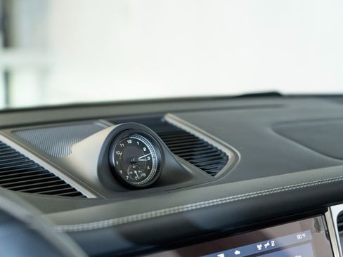 Certified 2022 Porsche Macan S AWD/4WD image 20