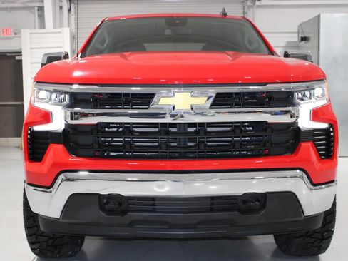 Used 2025 Chevrolet Silverado 1500 LT AWD/4WD image 2