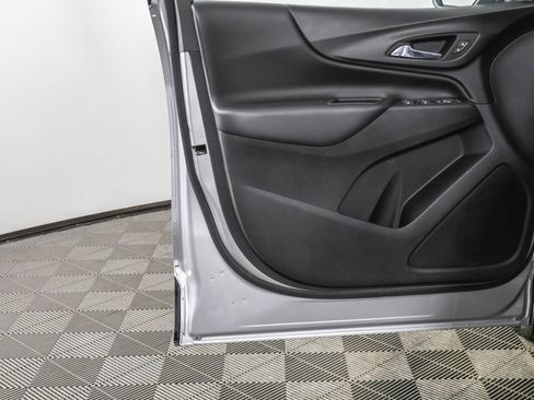 Used 2020 Chevrolet Equinox LT image 32