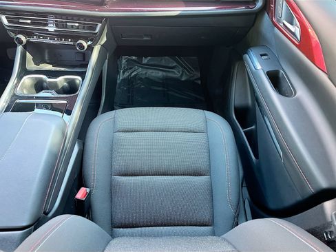 Used 2024 Chevrolet Traverse Z71 AWD/4WD image 24