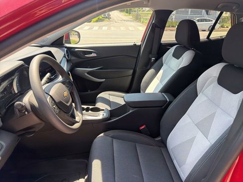 New 2026 Chevrolet Trax LS w/ LS Convenience Package FWD image 18