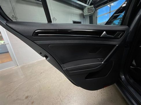 Used 2015 Volkswagen Golf TDI SEL image 17