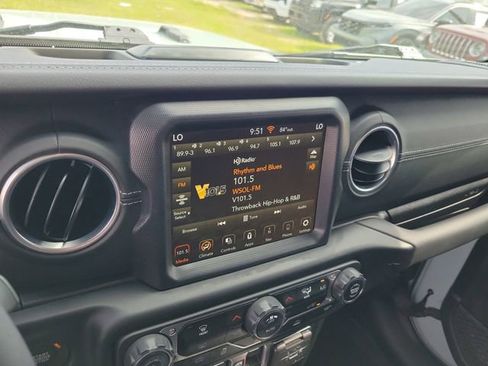 Used 2023 Jeep Wrangler Unlimited Sahara AWD/4WD image 19