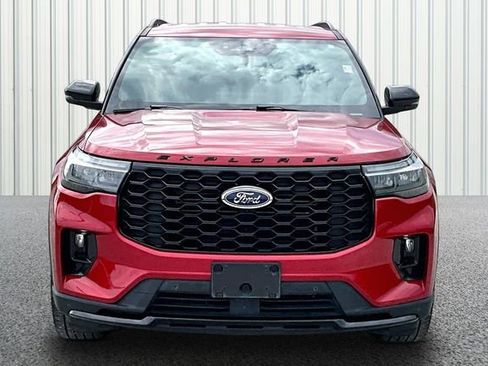 Used 2025 Ford Explorer ST-Line w/ ST-Line Street Pack AWD/4WD image 3