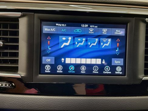 Used 2020 Chrysler Voyager Lxi FWD image 24