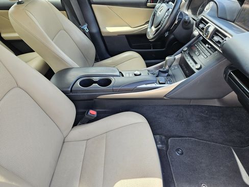 Used 2018 Lexus IS 300 w/ Comfort Package RWD image 15