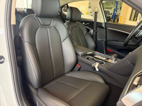 Used 2026 Genesis G70 2.5T RWD image 32
