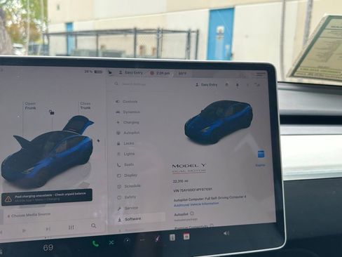 Used 2023 Tesla Model Y Performance image 22