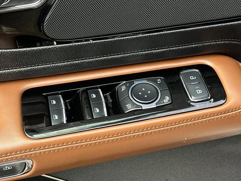 Used 2024 Lincoln Aviator Reserve AWD/4WD image 12
