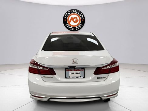 Used 2017 Honda Accord LX image 4