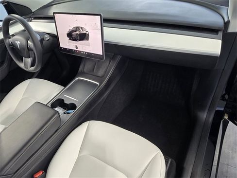 Used 2023 Tesla Model Y Long Range image 14