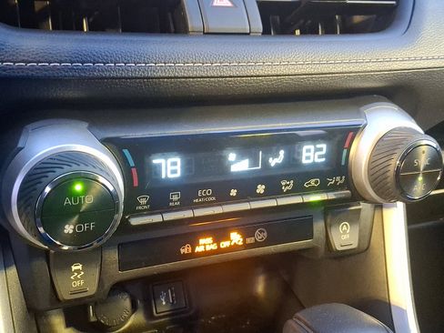 Used 2023 Toyota RAV4 XLE image 15