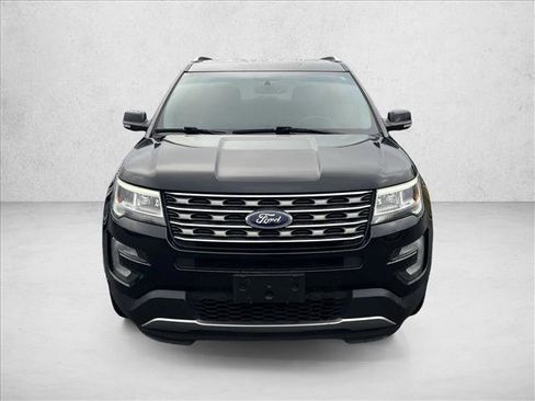 Used 2017 Ford Explorer XLT w/ Equipment Group 202A image 2