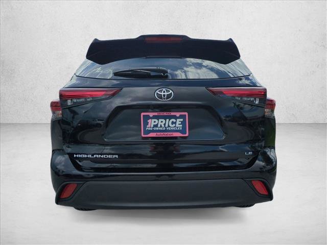 Used 2024 Toyota Highlander LE FWD image 7