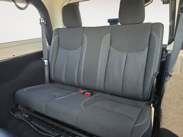 Used 2017 Jeep Wrangler Sahara w/ Connectivity Group AWD/4WD image 14