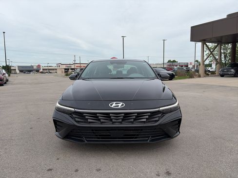 Used 2024 Hyundai Elantra SEL w/ Convenience Package FWD image 8