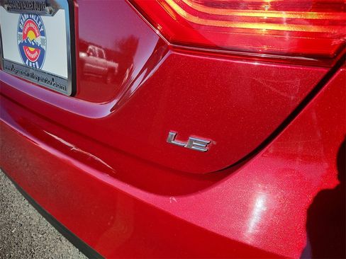 Used 2018 Toyota Camry LE image 13