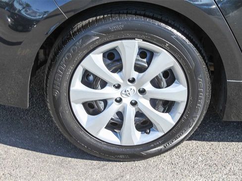 Used 2020 Toyota Corolla LE image 13