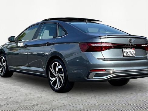 Used 2025 Volkswagen Jetta SEL image 4