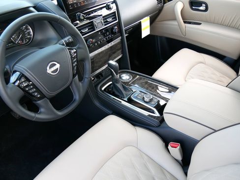 Used 2024 Nissan Armada Platinum w/ Captain's Chairs Package RWD image 10