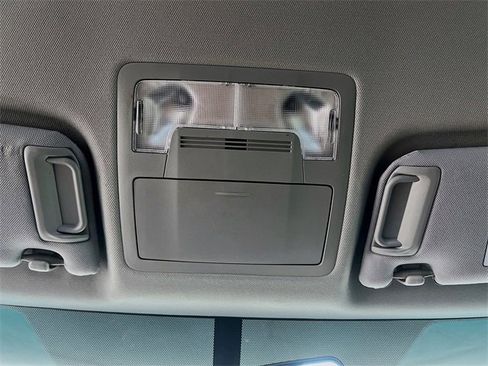 Used 2017 Toyota Camry SE image 19