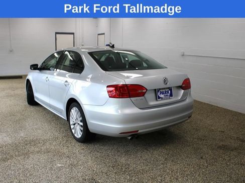 Used 2012 Volkswagen Jetta SEL FWD image 3