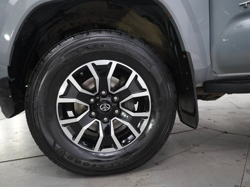 Used 2021 Toyota Tacoma TRD Sport AWD/4WD image 30