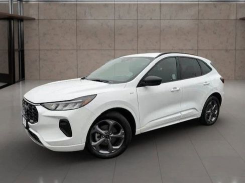 Used 2023 Ford Escape ST-Line image 3