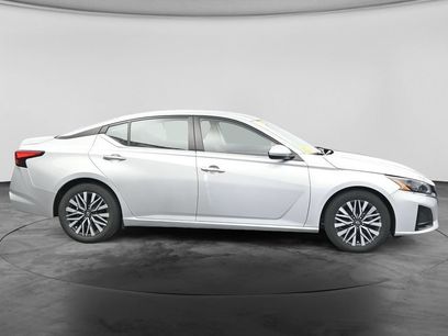 Used 2023 Nissan Altima 2.5 SV