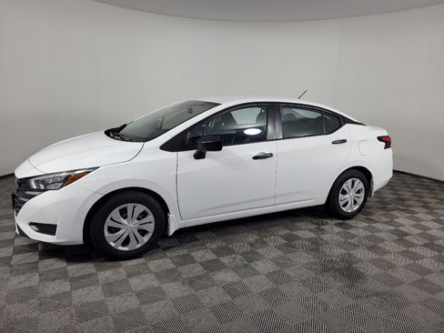 Used 2025 Nissan Versa S w/ Trunk Package FWD image 2