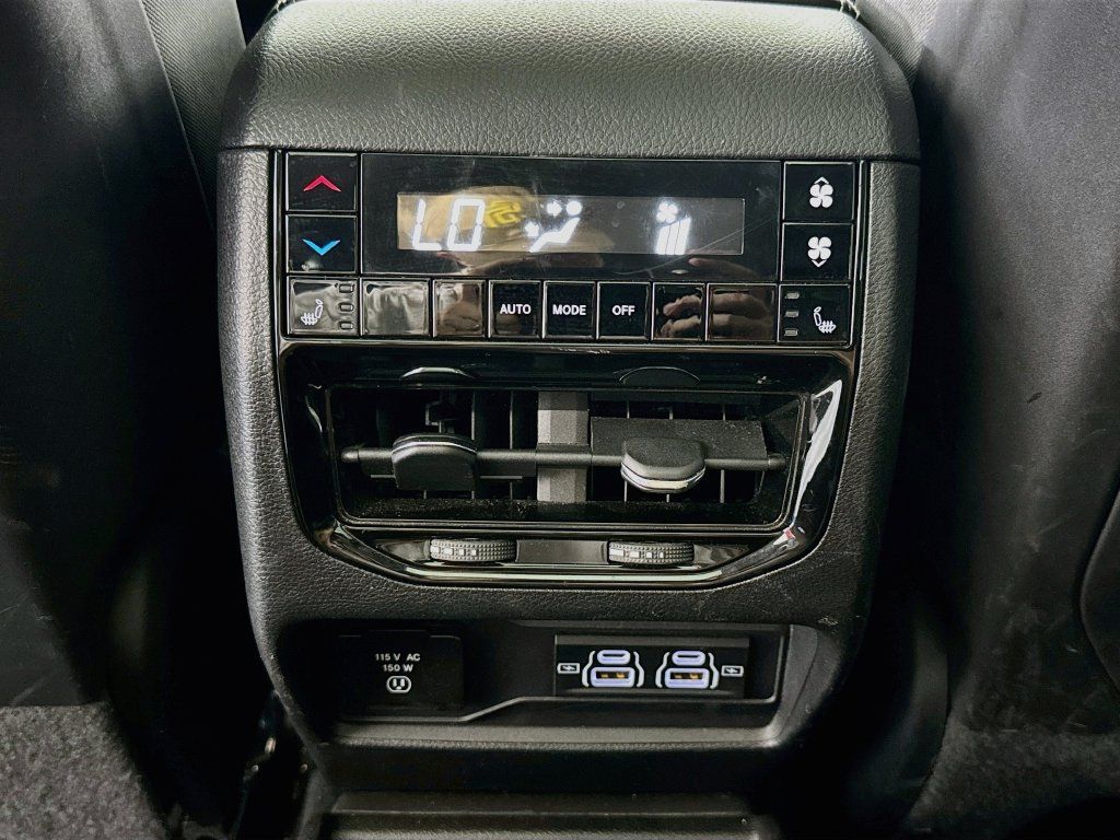 Used 2021 Jeep Grand Cherokee L Limited w/ Luxury Tech Group II AWD/4WD image 27