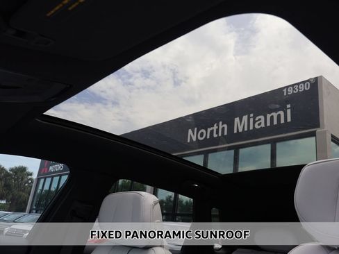 Used 2025 Cadillac Lyriq Luxury RWD image 3