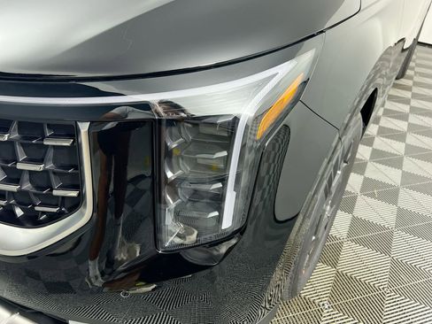 Certified 2025 Kia Carnival SX image 11