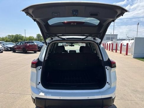 Used 2025 Nissan Rogue SV AWD/4WD image 10