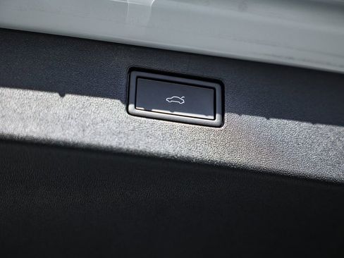 New 2026 Volkswagen Tiguan SE R-Line image 25