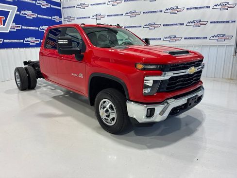 Used 2024 Chevrolet Silverado 3500 LT w/ Convenience Package AWD/4WD image 7