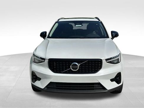 Used 2026 Volvo XC40 B5 Plus AWD/4WD image 3
