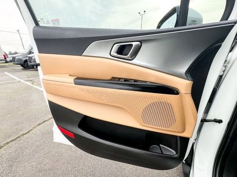 Certified 2024 Kia Carnival LX image 20