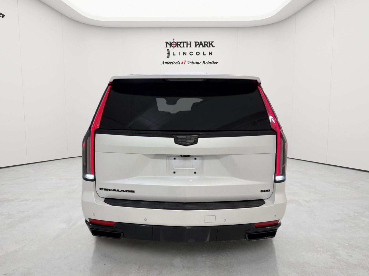 Used 2021 Cadillac Escalade ESV Sport Platinum w/ Heavy-Duty Trailer Package AWD/4WD image 4