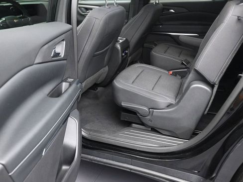 Used 2025 Chevrolet Traverse LT FWD image 12