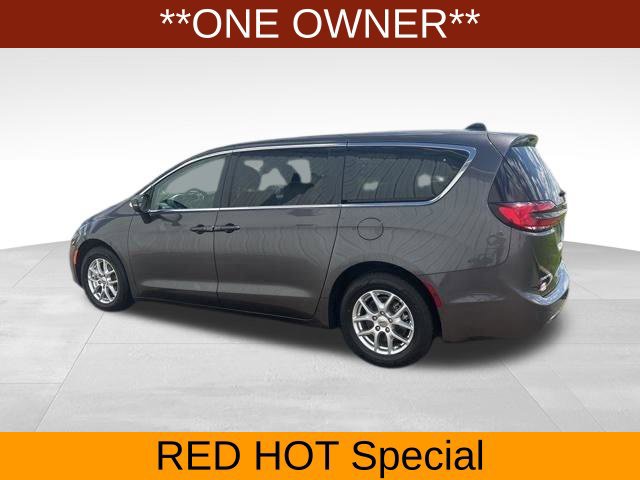 Used 2023 Chrysler Pacifica Touring-L FWD image 4
